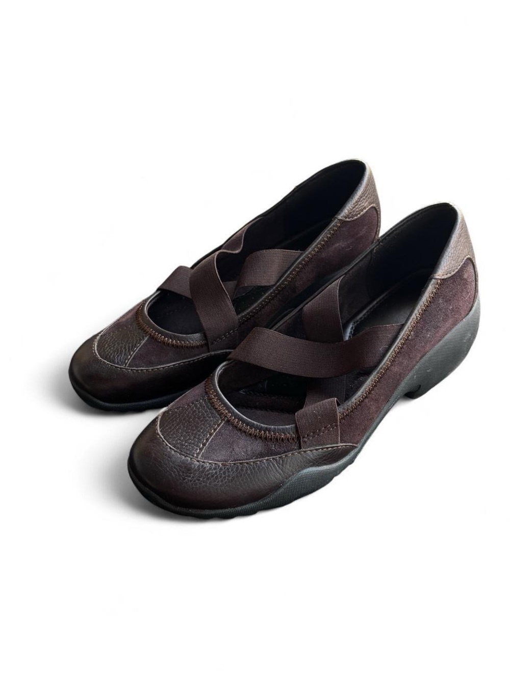 ✨Brown leather ballet flats with cross strap✨